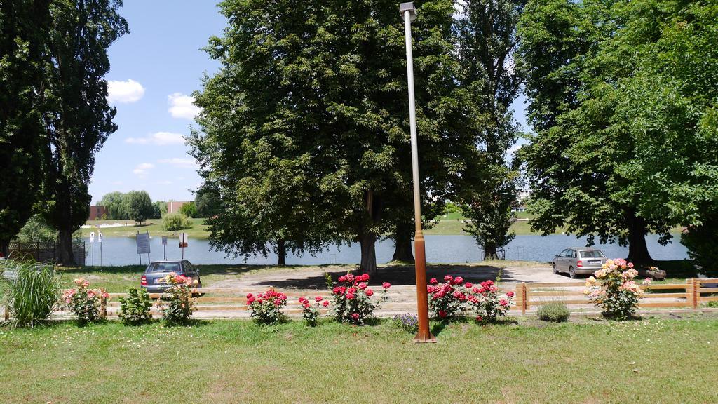 Hotel Kisviza Vendeghaz Baja Zewnętrze zdjęcie